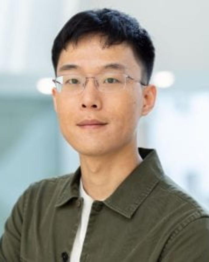  Headshot of Zeguan Wang 